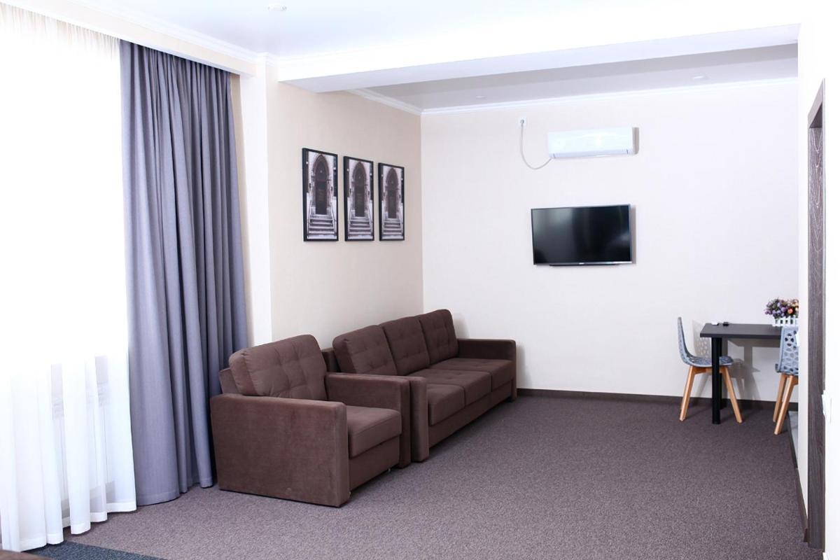 Meridian Karaganda Ngoại thất bức ảnh