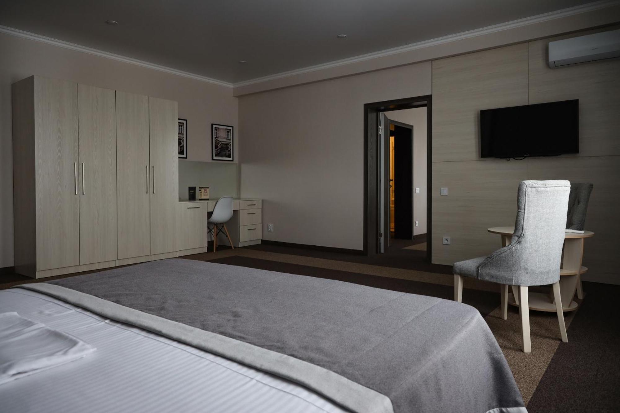 Meridian Karaganda Ngoại thất bức ảnh