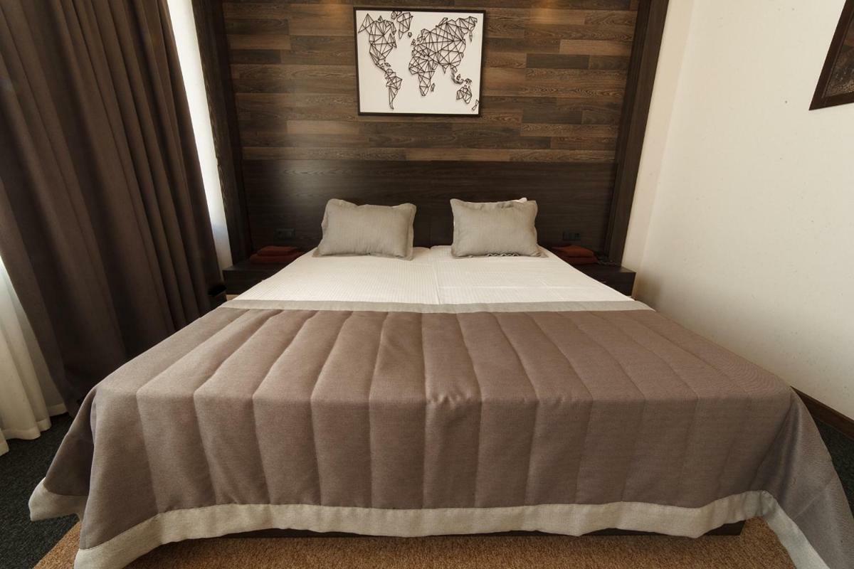 Meridian Karaganda Ngoại thất bức ảnh
