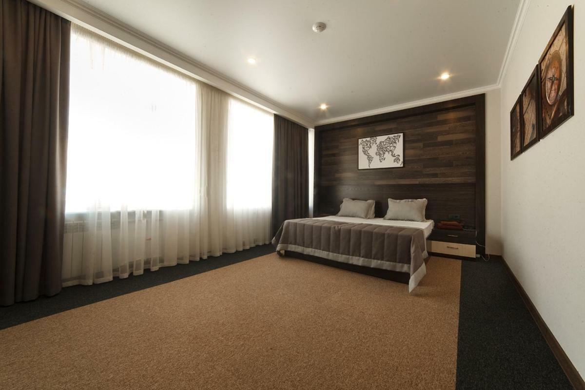 Meridian Karaganda Ngoại thất bức ảnh